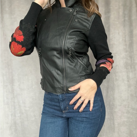 Desigual Black Faux Leather Jacket with Knit Floral Sleeves, Size 36 Small - Picture 4 of 7